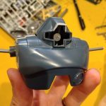 内部にフレームを作り、頭部の着脱化と可動モノアイを仕込みました。トサカ？も少し突[…]