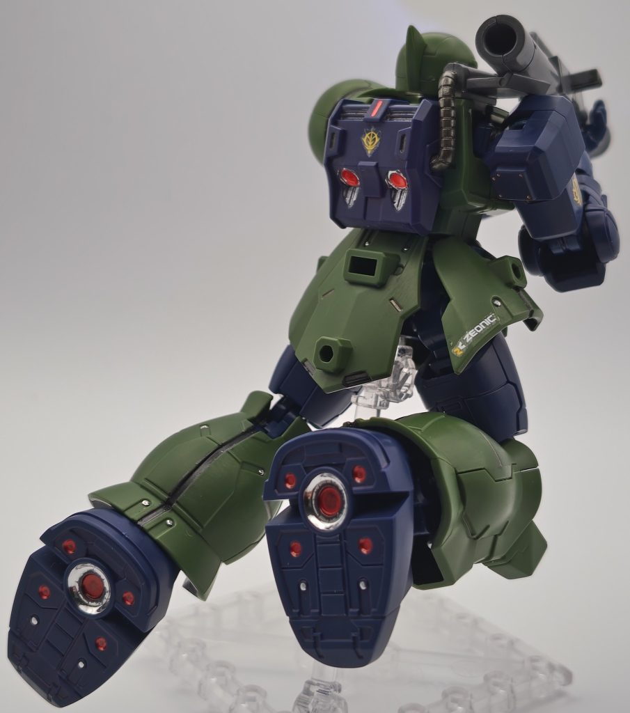 バズーカ構え背面です足裏もガンマカEXのロイヤルメタレッド等で部分塗装しました。&nbsp;