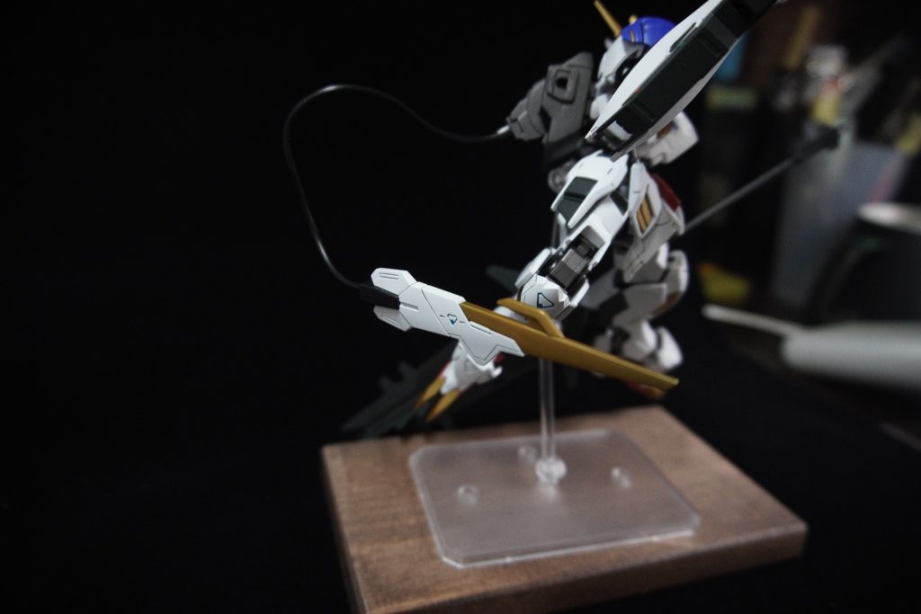 チャームポイントのテールブレード(iori_sei)最近パテの硬化不良や今回塗料が揮発してたりしてたんですが気が付けば模型再開して早3年か〜(gundam-kao10)