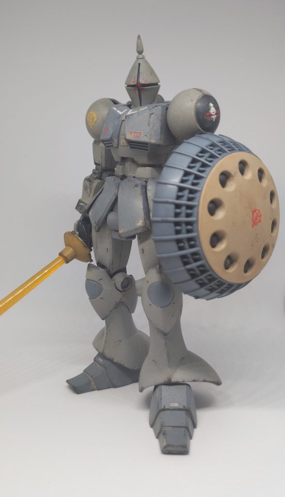 オリジン時空においてオデッサで大暴れしたマ・クベのギャン。その予備機として配備されていた機体が撤退時に持ち出され、戦後も残党によって運用されていた…という設定でカラーリングしました。