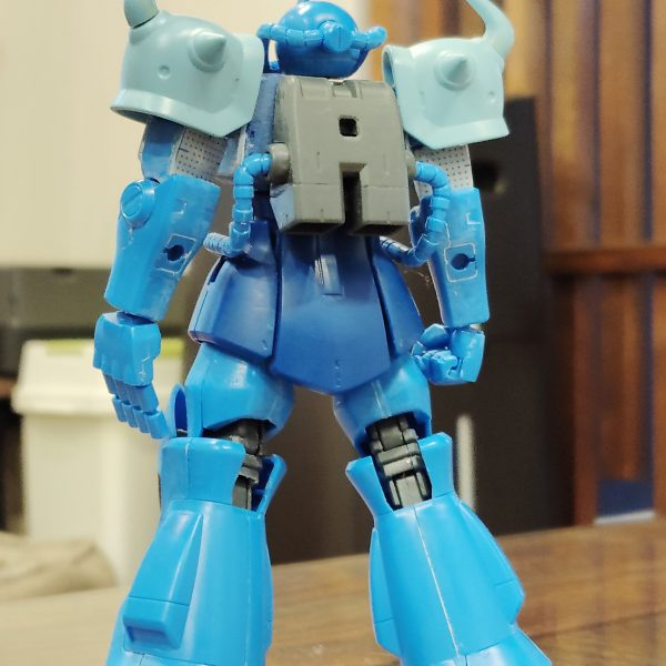 閲覧ありがとうございます!お久しぶりですガンプラ以外で制作をしておりましたら、今年初の投稿となりました今回のお題はグフですシンプルながら、バランスよくよく動く良キットですカッコイイけど、ついついいじくり回してしまいました若干、華奢な印象だったので拡幅工作を行いました頭部:付属の別パーツを使用し、モノアイを、ハイキューパーツに変更、アンテナを新造腕部:グフカスタムの肩アーマーに変更、二の腕は1㍉拡幅胴部:胸を1㍉拡幅脚部::太ももを1.5㍉拡幅あまり変わらないようで、意外とがんばっています次回はディテールアップしてみようと思います今日はここまでです(3枚目)