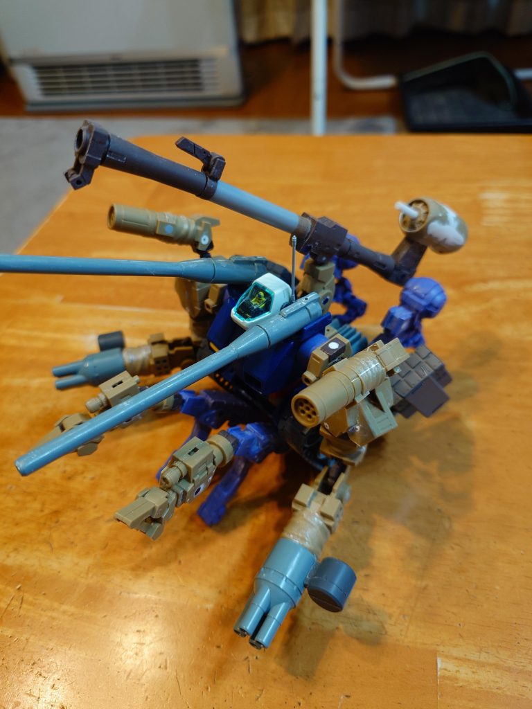 なんてことを考えながら作りましたが、本当は林檎種の多脚砲台みたいにしたかったんだよなぁ…30MMシリーズは穴が多く、埋めてヤスリがけをするのが大変で、筋肉痛になりました…とりあえず納得のいくものができて良かったです。ご覧頂きありがとうございました。