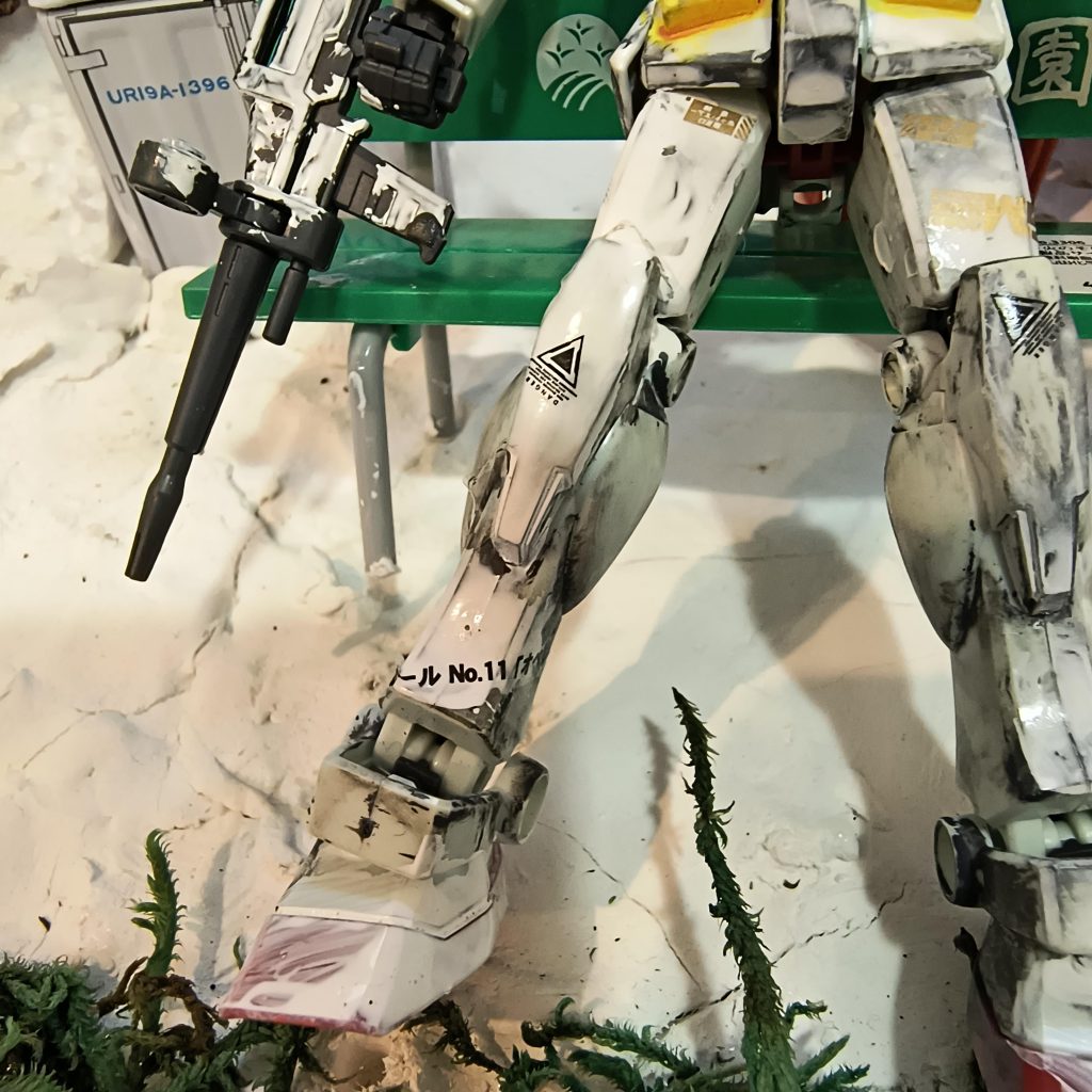 自分で切って貼ってました！(zaku-kao6)なんか変なものも貼ってる