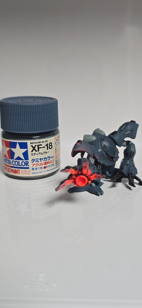 タミヤのアクリル、ミディアムブルーが丁度良かったです☆差し色は全て水性です。