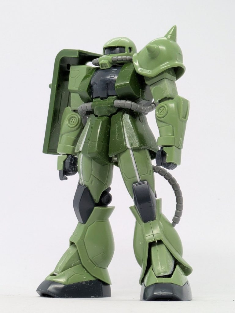 基本的にキットの形を全面的に活かしつつ、立ちポーズがバチっと決まるようにしただけです。関節の位置がすこぶるよくないので、プラサポ等駆使して調整しました。