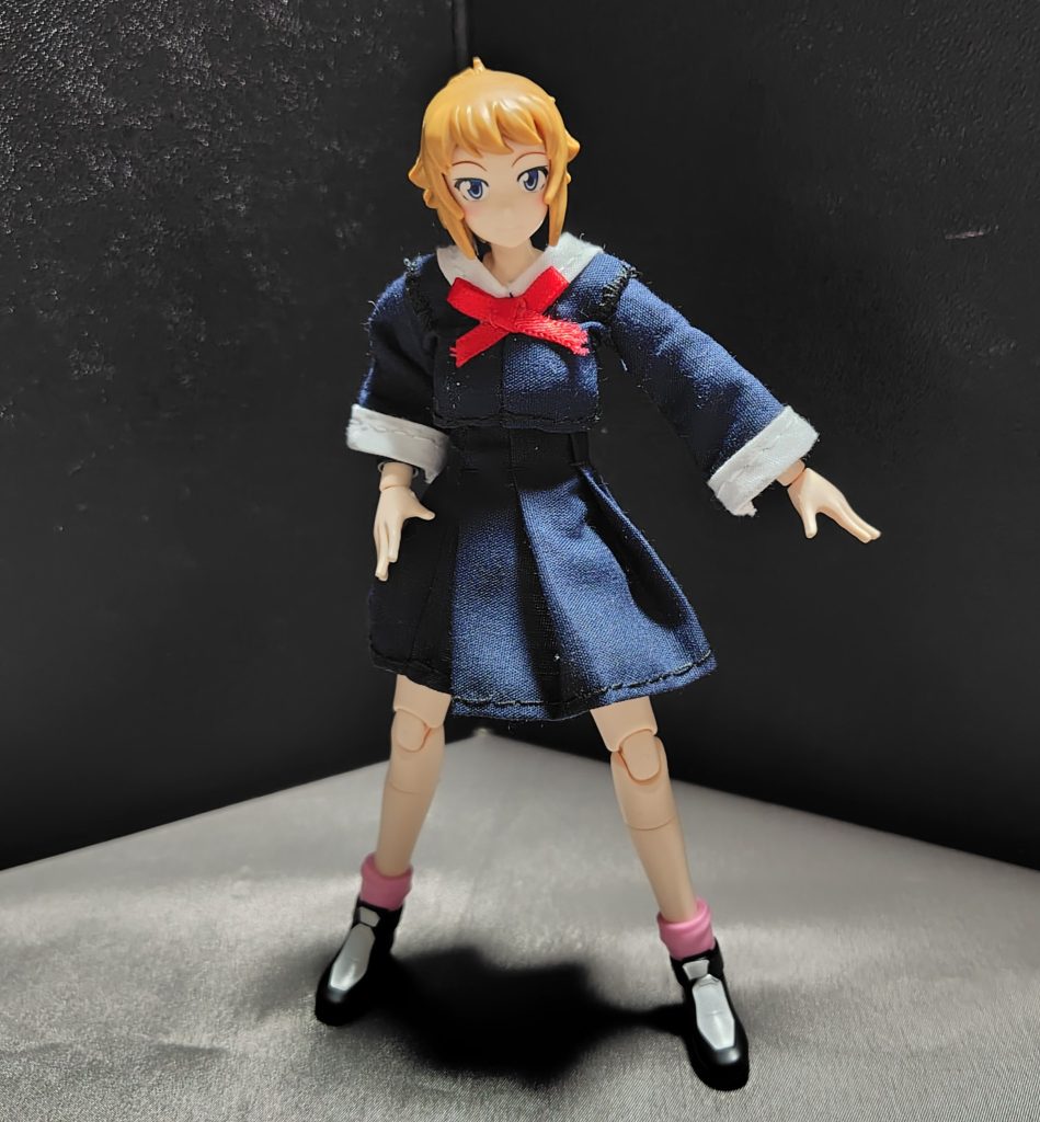 元々は30MS専用の制服を作っていたのですが、フミナパイセンにも着せれるかなと思い試してみた所、難なく着せれたので、サイズが合わなかったスカートは新調して今回の形に落ち着きました。スカートの中？スパッツじゃないよ。