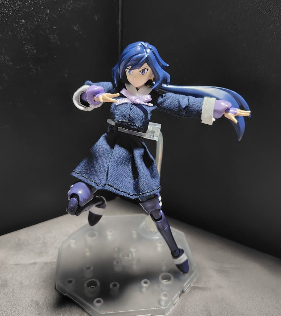 可動域はフミナパイセンの時と同じように干渉していないので、ポージングをする際の邪魔にはならないです。