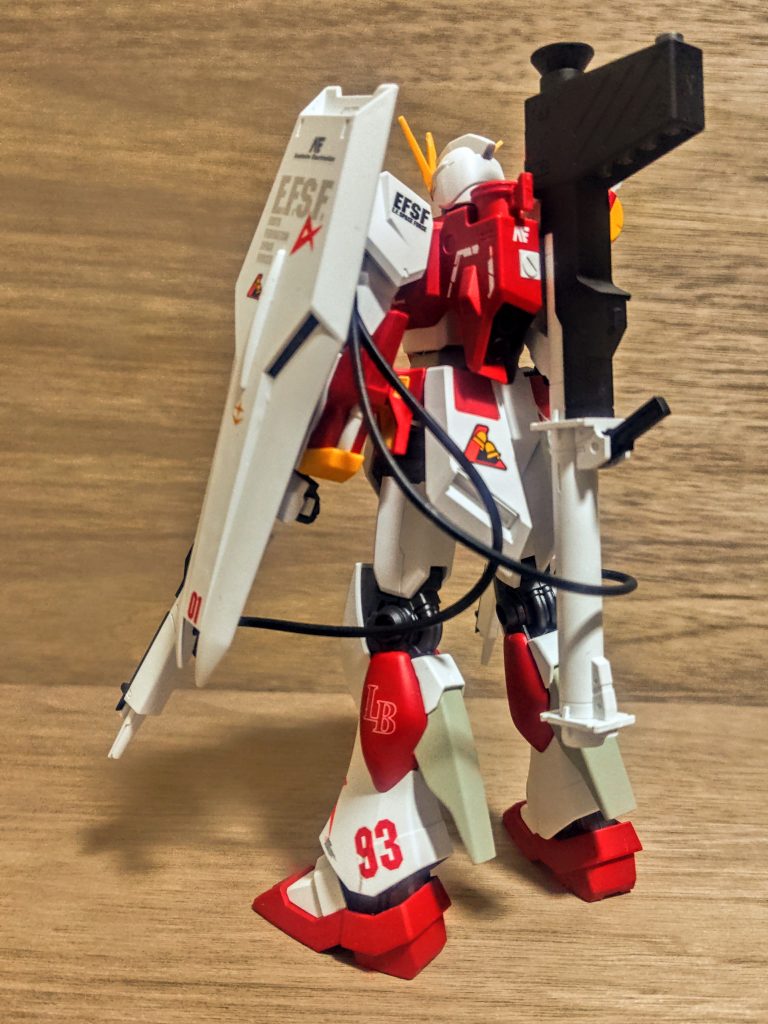 あとはロンド・ベルのロゴですね。これも悪くないです。テスト機はここから出ていた、という設定ですね、わかります(笑)。カラバとかも良かったんですがねぇ。赤やオレンジ系の色で揃えれたらと作戦を練っていて、今回はこれで行こうとなりました。それにしても、ガンダムデカールとしてもたくさん出ていますから。ロゴやマーキングは見つかるとなかなか楽しいし、嬉しいものです。