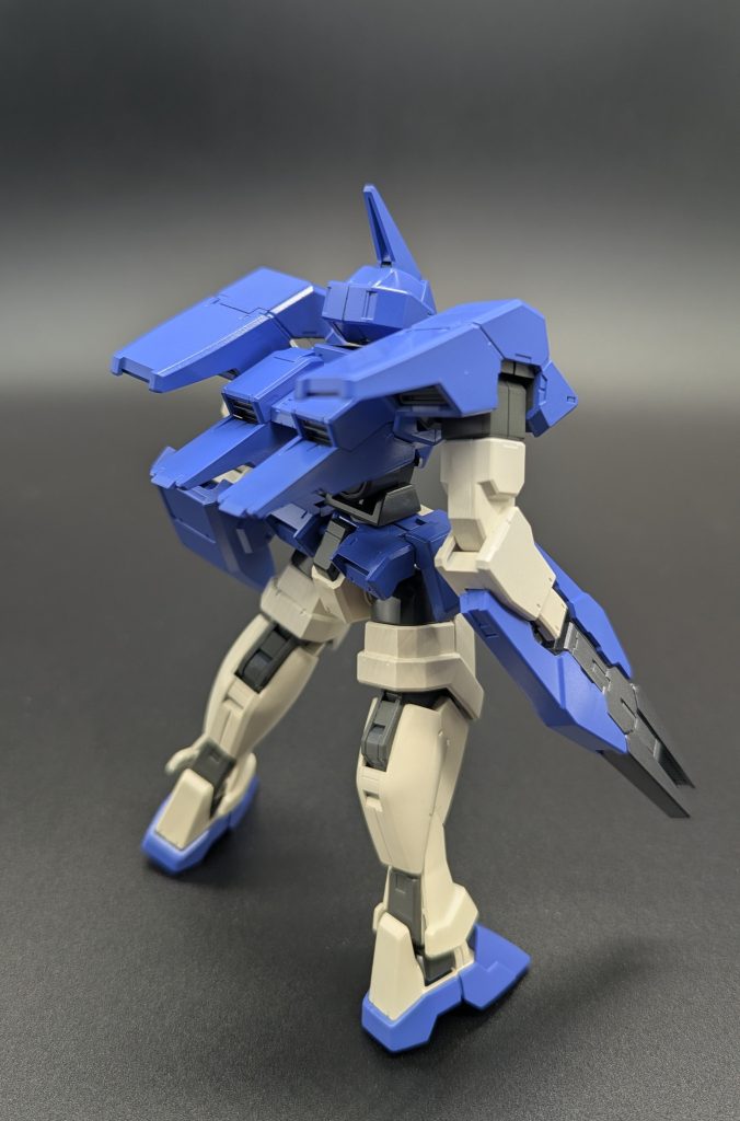 バックショットスラスターもりもりで、ドッズライフルもクランシェのを小型化して使ってるの好き。