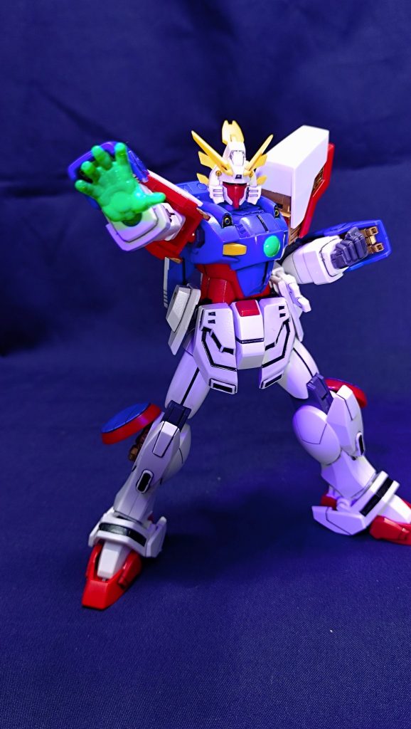 シャイニングフィンガー蛍光グリーンを塗りました。胸のパーツにも塗って、ブラックライトで光らせることができるようにしました。&nbsp;