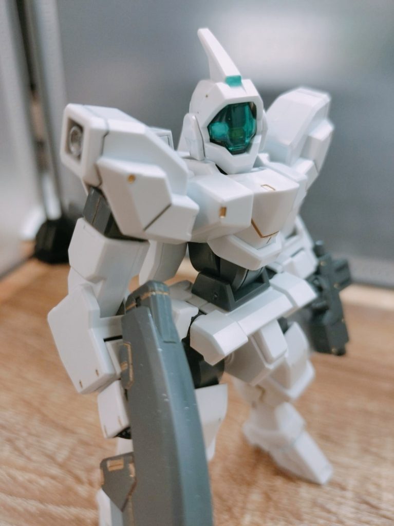 ブレードアンテナの開口部は塗装ではなくクリアパーツ接着で