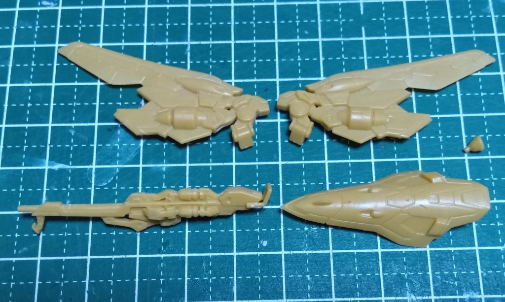 アーティファクトで使用したのはウイング、バスターライフル、シールドです。バックパックのバーニアも使う予定でしたが、片方を紛失…