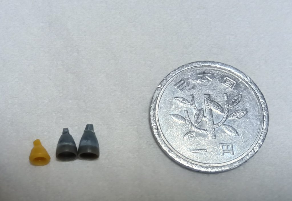 型取りしてUVレジンで複製しようと思いましたが、小さ過ぎるのと円錐型で上手く型取り出来なかったので、ランナーにコトブキヤの丸ノズルを貼り付けて削り出しました。少し大きくなって迫力が出たことにしておこう…