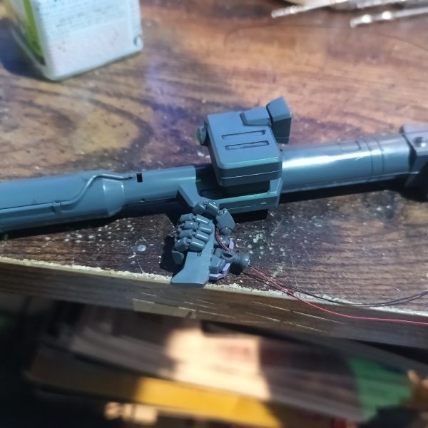 今回はラケーテン・バズを持たせます‼️👍スコープはWAVEのHアイズで小改造☝️（4枚目）