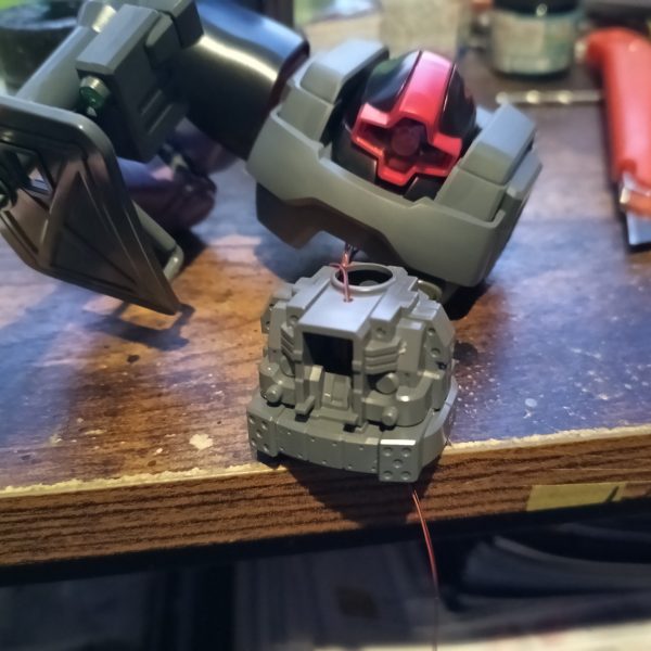 シャア専用リックドムを思い出しながら結線😅💦ビーム拡散砲はイエローで👍（4枚目）