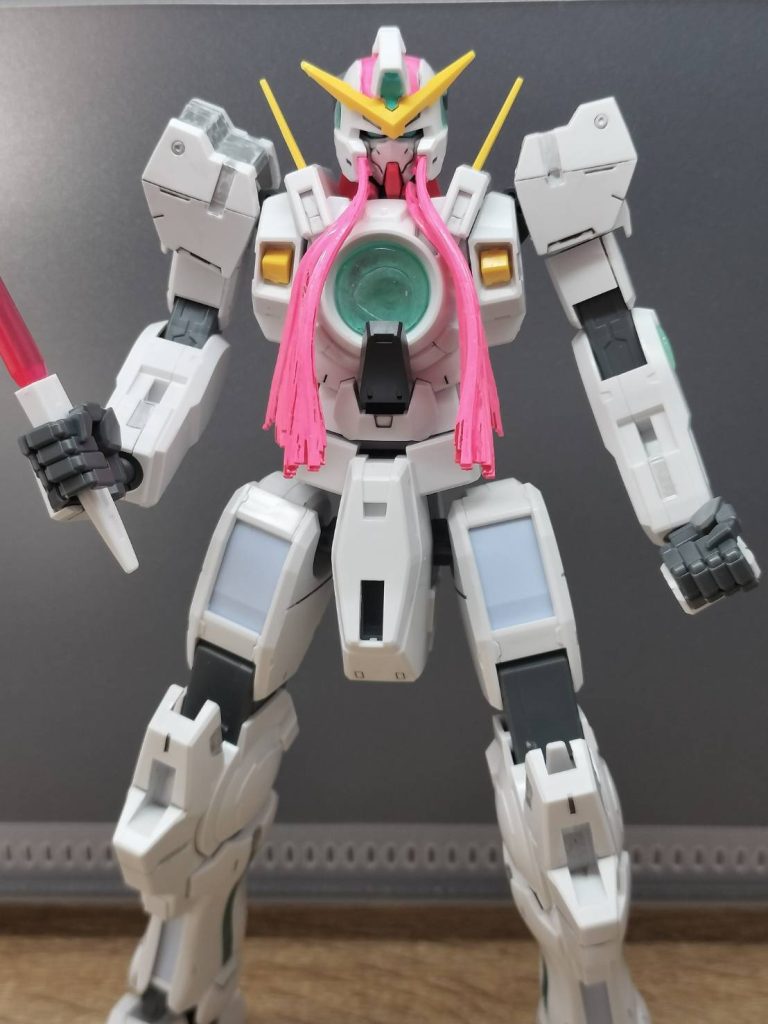 胸部、腕部ヘッドにあるクリアパーツはディープグリーンではなくエメラルドにしました。