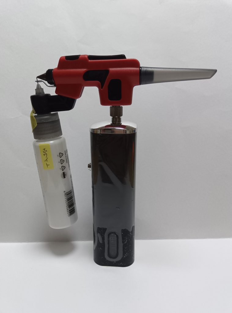 作品名：⋯ふぅ、よかった⋯<p>明日天気が悪いということで、帰宅してから自宅の駐車スペースの隅でエアブラシ塗装をしていたら、通り掛かったご近所さんに「何してるの？」と声をかけられた。 まぁ、知らん人が見れば怪しいよなぁ… 「プラモデルに色塗ってます」と [&hellip;]</p>
