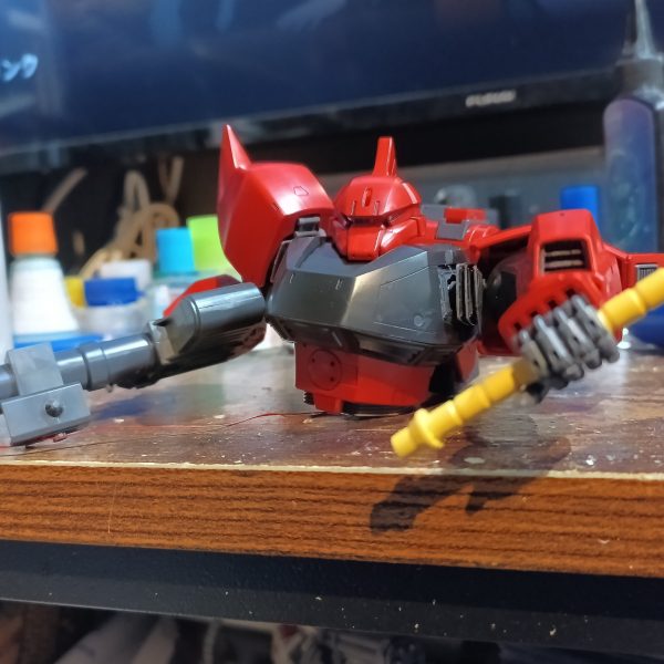 シャア専用ゲルググの配線を思い出しながら結線😅💦腹の配線写真は撮り忘れました😱😓😅💦💦（4枚目）