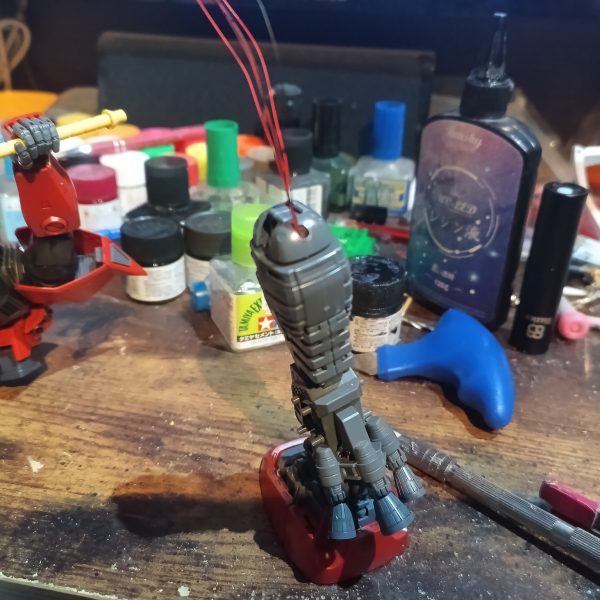 今作はアクションベース使って飾るので、いつもと違って脚部は脚底からももに向かっての配線です👍‼️（7枚目）