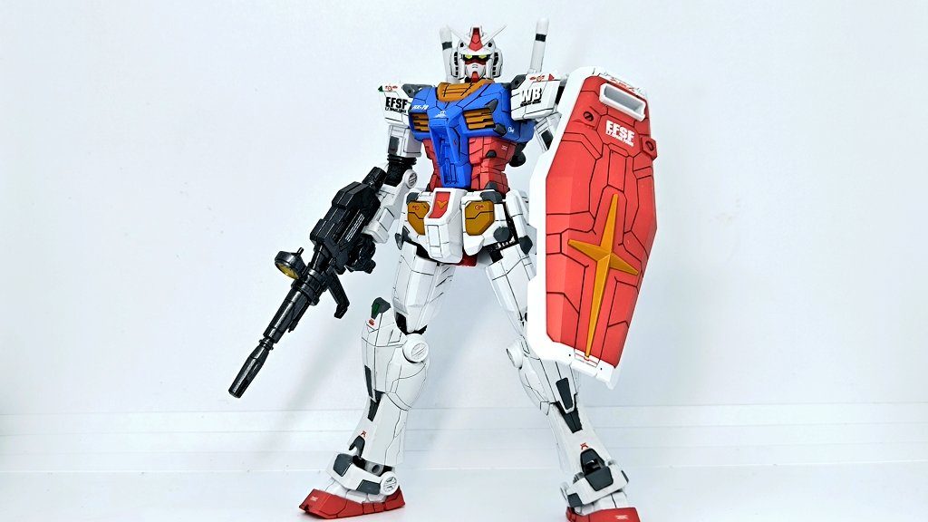 RX-78-2 ガンダム &nbsp;素体となる機体。この機体にアーマーを装備させることでパーフェクトアーマーガンダムになる。また、戦闘中に装備のパージも可能。