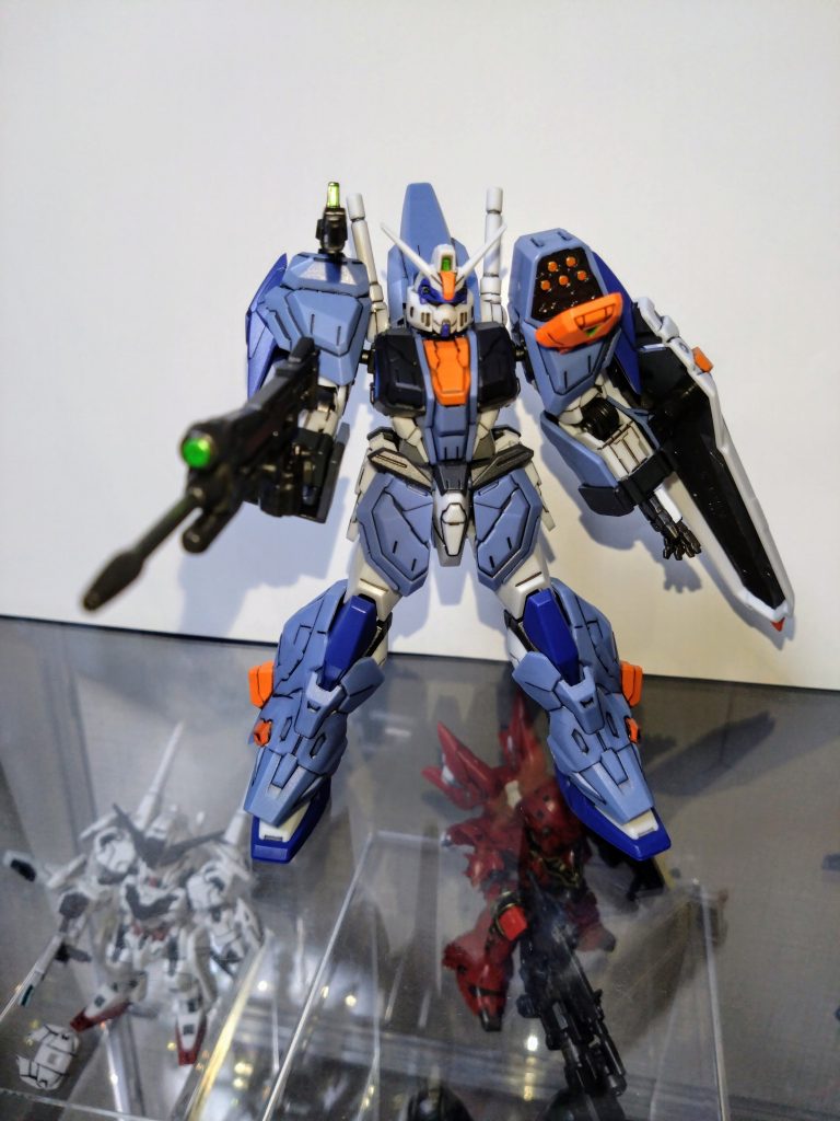 ミサイルポッド内のミサイルにはGXホワイトシルバー→クリアーオレンジを重ね塗りしました。