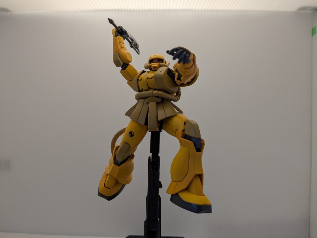 ヒートホークも熱を帯びない、仮想近接戦闘用のアイアンホークになっています。実戦向きではありません。