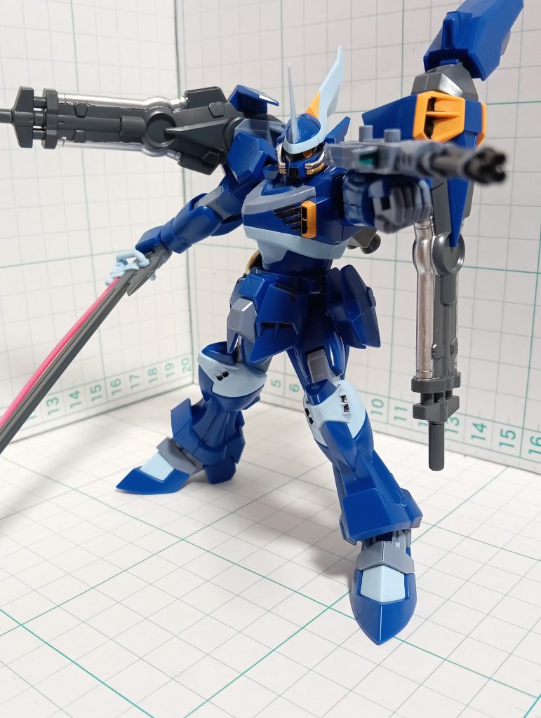 余剰パーツでライフルとガトリングが付いているお得なキットでした!ガトリングだけ組んで持たせています