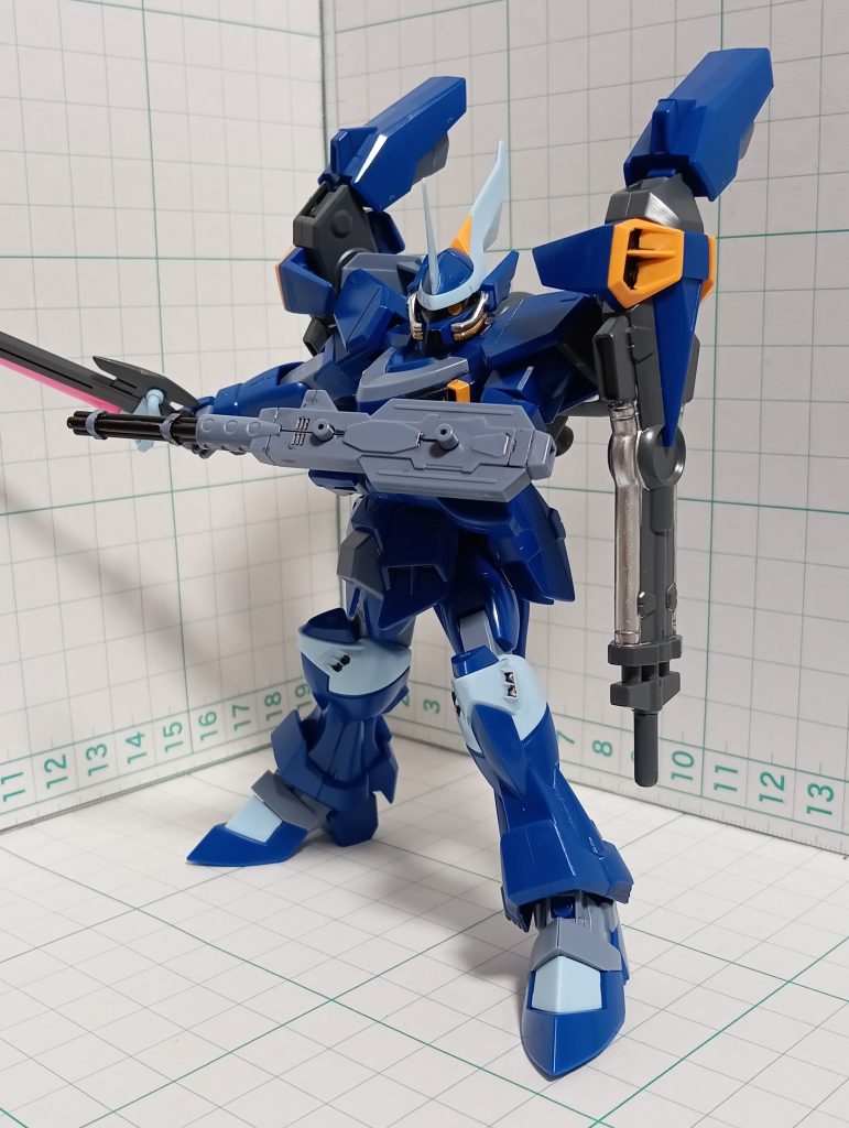 それっぽく構えさせて古いHGということもあり､作りやすかったですキャノンのボリュームはありますが思ったより頭頂高は小さいですね…