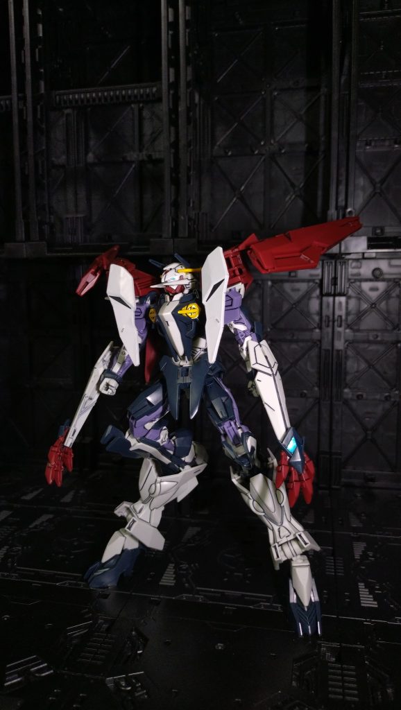 ロードアストレイダブルリベイク(レベルソ)ガンダムバルバトスっぽさを感じるもう一つの形態です。自立させるのが大変でした！