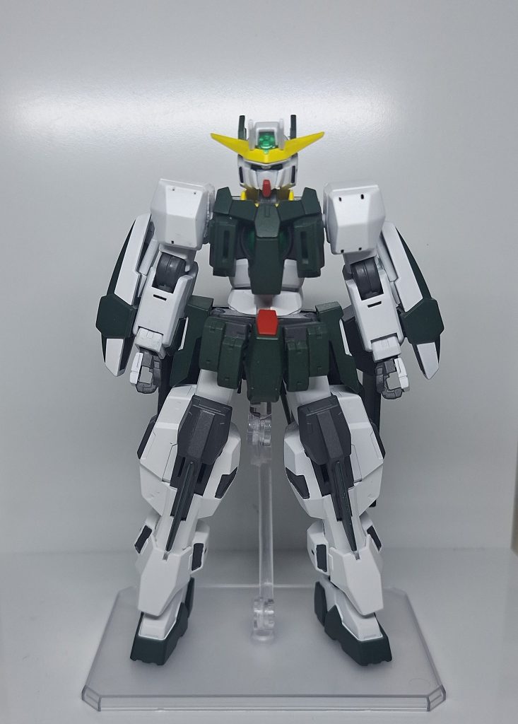 自分だけの専用機を作ってみたかったので劇場版で一目惚れしたガンダムサバーニャをもとに色んなジャンクパーツを使って作りました！GBNとかで使うならこの機体！