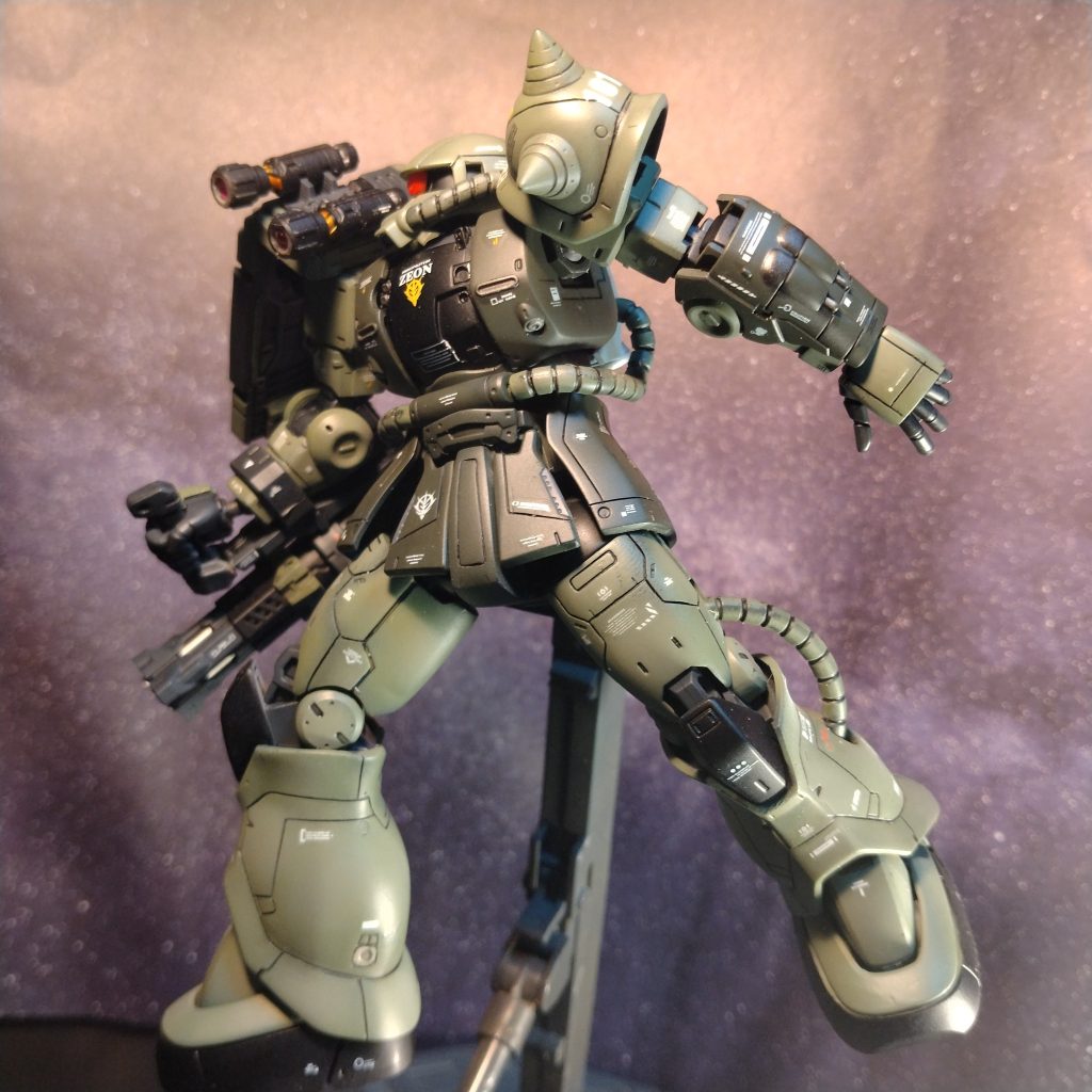 HG.06Cオリジンザクでした！😀今回は滅多に購入しないオプションを扱ってみました！このシールド付きのガトリングの画像をたまたま見つけた時に一目惚れってやつです！😄でも制作して見て思いましたが！このオプションが無くても武装関係も特別感がある武器で十分魅力的なキットだと実感しました！😀次回はまたザク続きになりますが！オーソドックスだと思いますがHGシャアザクを作ります！実は初めて触ります！この前作ったウォルド機が初めて作ったHGのザクでしたので！次で3作目のHGザクになります！😄それでは！いつも制作ストーリーから見てくれてる方々や今回の完成投稿をここまで見てくださった方々観覧有難う御座いました！😄次回も観覧宜しくお願いします！😄
