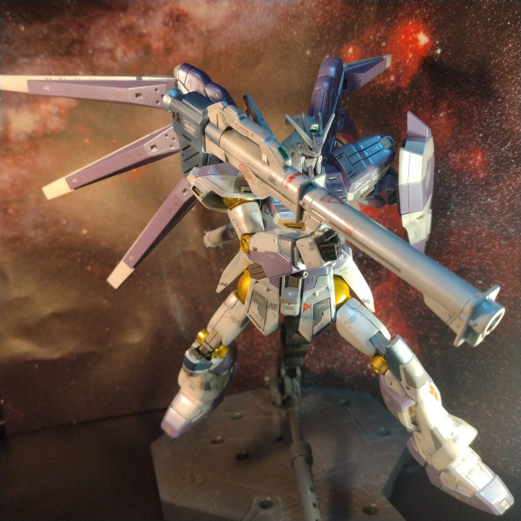 名作のRGハイニューガンダムには！キットの可動域からスタイルまで到底太刀打ち出来ないとは当初から思ってましたが！HGだって変われるし！こんな楽しみ方もあるので！ある意味ちょい対抗出来たのではと思ってます！自己満足ですが！😄😄