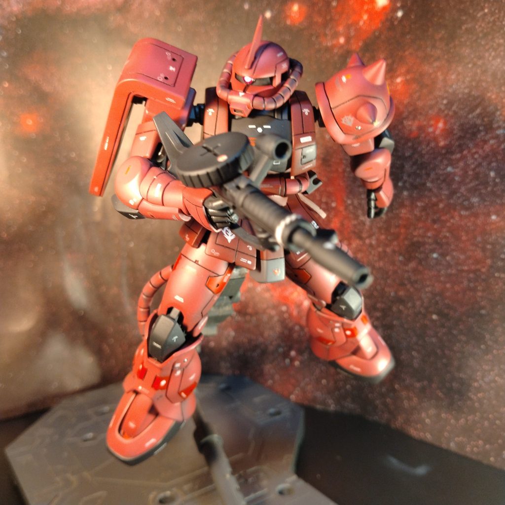 HGシャア専用ザクリニューアルVerでした！今回までザクの製作がが続きましたが！いずれも初めて作りました！😄最近はHGがなかなか気に入ってきました！MGがガンプラは基本と思っていたところがあったので！けっこう知っていても触ったことが無いキットがまだまだ沢山あるので！ポジティブに考えると資金さえ追いつけば作るものに困る事はないみたいです！😄で！何を作るかはまだ決めてないのですが！やり出すと！直ぐに熱くなっちゃってサクサク作ってしまうので！次はゆっくり探してから決めようと思います！😄それではいつも同じ事を言ってますが！製作ストーリーから見てくださった方々やこの完成投稿をここまで見てくださった方々！観覧して頂き有難う御座いました！😄次回も観覧を宜しくお願いします！😀