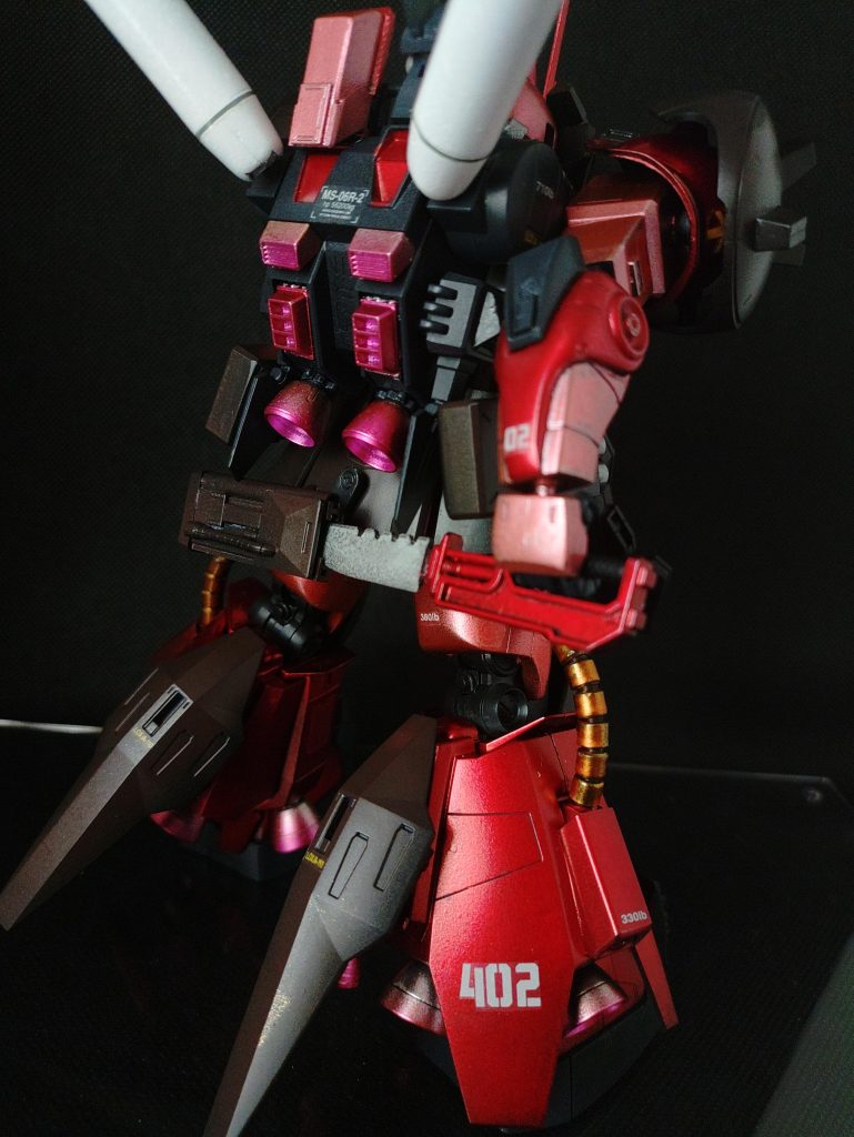 リアスカートにはコールドナイフを搭載。バックパックバーニアで焼かれてません？