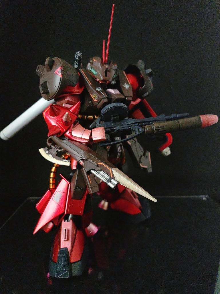 流石に旧MGは合わせ目や可動が今のキットと比べ物にならないですね💧サイズの大きいHGって感じでした。バンダイの技術の進歩ってスゲー···可動を諦めアーマーの脱着を考慮せずに好き勝手に盛りました！