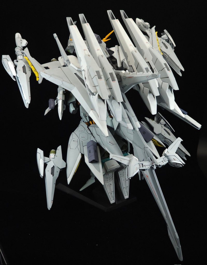 特徴的なシェルフ・ノズルはガンダムハルートのGNキャノン×4で再現しました