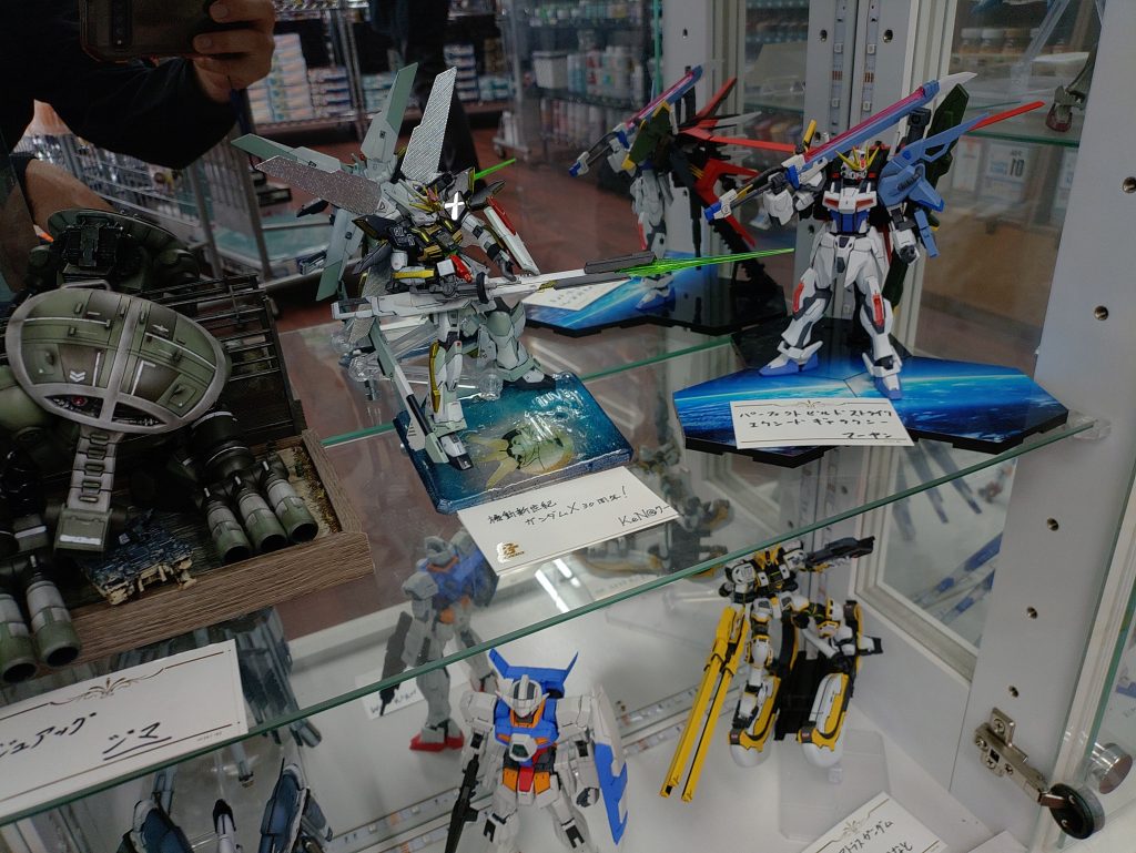 作品名：<p>先日GshopTOKUMARUさんにて展示させて頂いていたトールギス·セイバーをガンダムXrに入れ替えました！ そしてトールギス·セイバーをDCMエミフルMASAKI店さんのFate見立て展示に混ぜて来ました(笑) お立 [&hellip;]</p>
