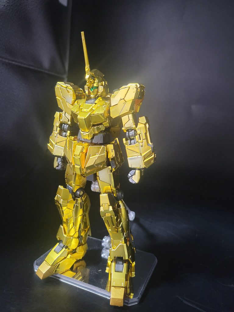 【素組】ユニコーンガンダムゴールドカラーVer.その1–3枚目/制作者：PANDAMAN01