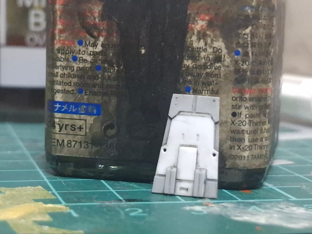 そして今制作中のとあるキットの裏打ちパーツです。首周りの裏打ちパーツですのでニュータイプの方々なら今私が作ってるキットがわかるはず！ヒントはでかいと思ったらそこまで大きくなかった機体です。