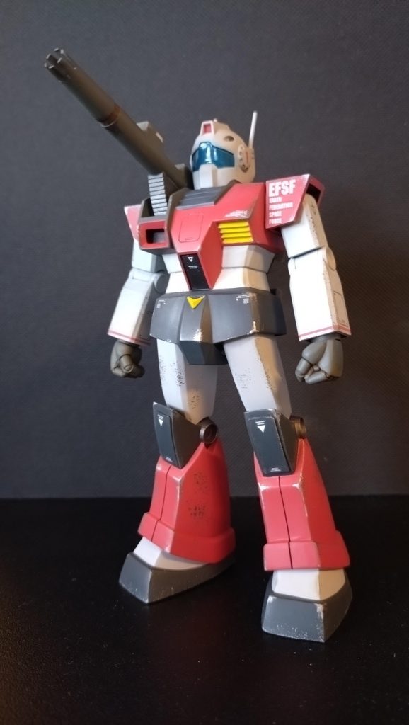 元の各パーツの出来が良いので最小限の改修です。肩アーマーは旧キット1/144GMのものに交換､二の腕を1ミリ延長､手首は80sハンドです。キャノン砲のギア部を作り直し､頭部アンテナは真鍮線に変えました足首は2ミリほど幅増し､太腿の根元を改修し各関節はアルミ線で固定しています。全て水性ホビーカラーの筆塗りでウォッシング後軽めのチッピングとデカールを貼って艶消しコートしました