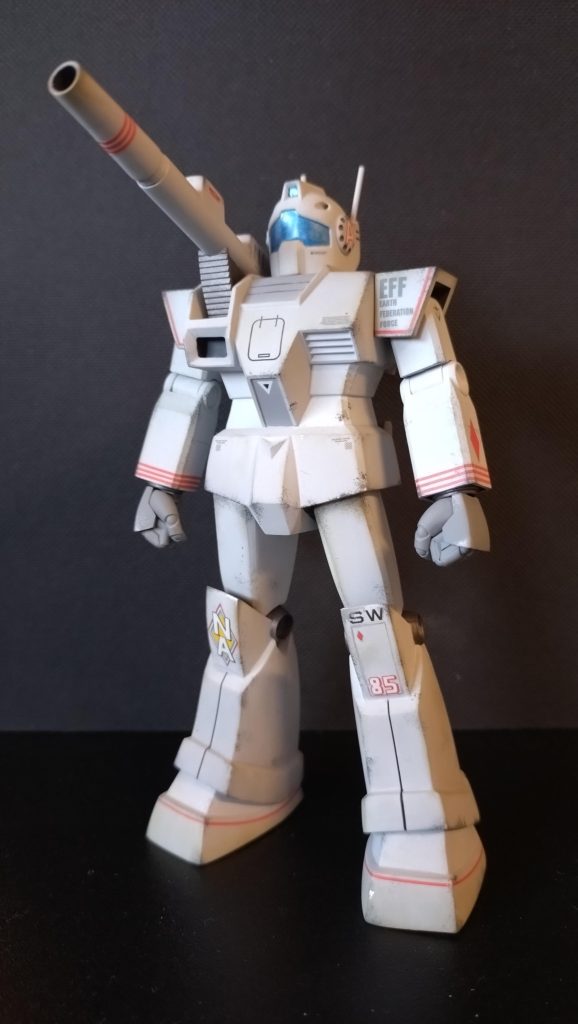 北米戦線仕様です。こちらも他の2体と同じ改修ですがキャノン砲先端切り欠きを埋めました。こちらも膝部のデカールは生きてました。