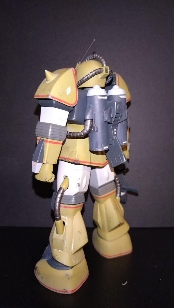 太腿は設定画では角張ってる感じではないみたいなので外周にエポパテを盛り丸みをつけてます。ランドセルはメチャカッコいいのでキットのままです