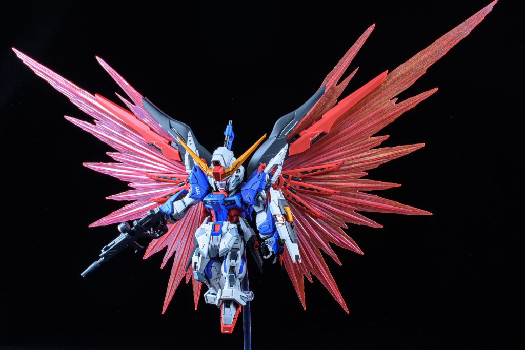 今回のキットのポイントでもある光の翼そのままでも良かったのですが…①ほかのビームエフェクトとの差別化②少しピンク味が強い（個人の感想）&nbsp;以上の理由から光の翼にだけホログラム塗料を薄く塗装しました！塗料はガイアノーツのメタリックホログラムというものを使っています