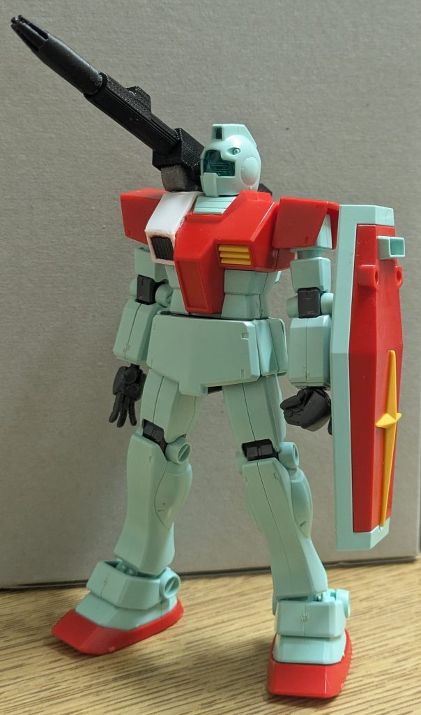 中古で売られてた800円の組立済みジムを購入。キャノン部とマガジン部のみ3Dプリンタを使用。キャノン先端はこの後壊してしまったのでBB戦士ザクのマシンガンの先端を移植。
