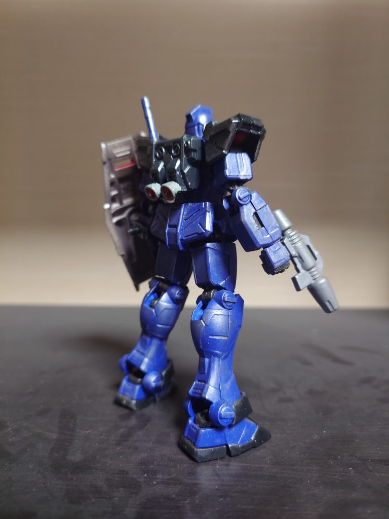 盾の裏は真っ白だったのでエアブラシで軽く着色。Gフレームのバーニアは埋まった造形になっている場合が多いですが、このジムのバーニアはきちんとお椀になっているので良かったです。ご覧いただきありがとうございます。