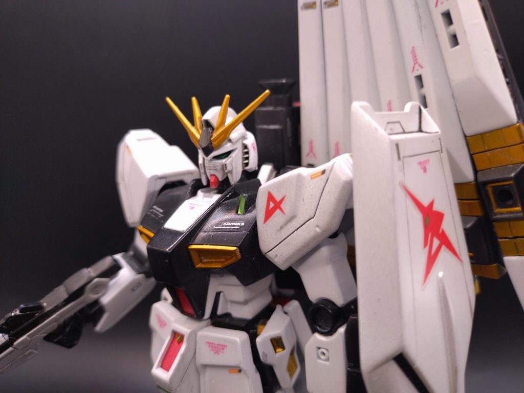 細部など肩アーマー、胸アーマー、シールド、センターアーマー、足首　ここらに筋彫り追加です。