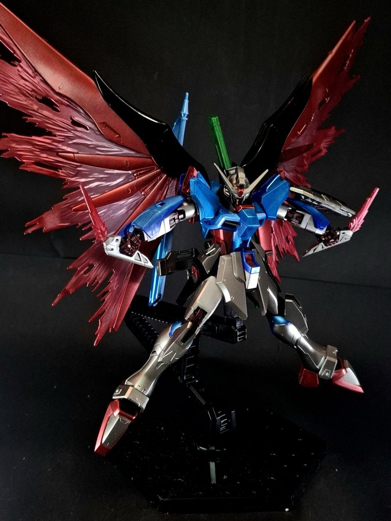 RQM60F フラッシュエッジ2ビームブーメラン左右両肩に装備された簡易ドラグーン式のビームブーメラン。ビームの出力調整により刃が伸縮し、ビームサーベルとしての役割も果たすようになった