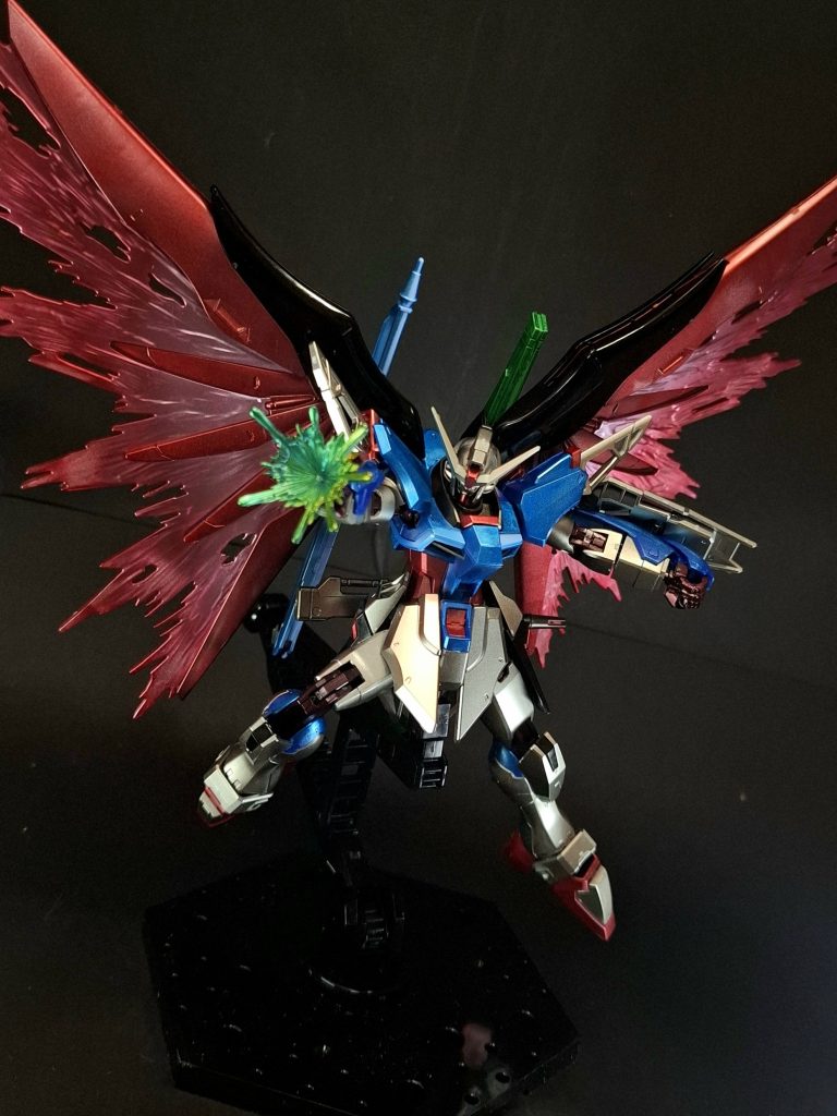 なお、シンは本機での戦闘時に機体の残像を作り出してブラックナイトスコードに対抗しているが、この残像はDUPE（デュープ）粒子の働きによるものであることが確認されている。また、追加装備として先の大戦でデスティニー用に開発されていたA-GXQ754/V2 ゼウスシルエットがある。同装備は強すぎる威力が問題視され封印されていた新型リニア砲であり、発射に膨大なエネルギーが必要なため、十分な稼働には核動力の機体が求められる。
