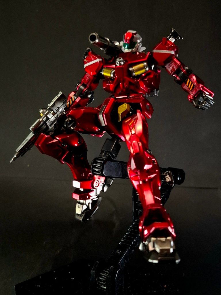 ビーム・キャノン砲背部バックパックにマウントされている大型火器。生産性への配慮から搭載数は右肩に1基のみとなっているが、岩盤などに隠れ、四つん這いの姿勢から発射することも可能である。