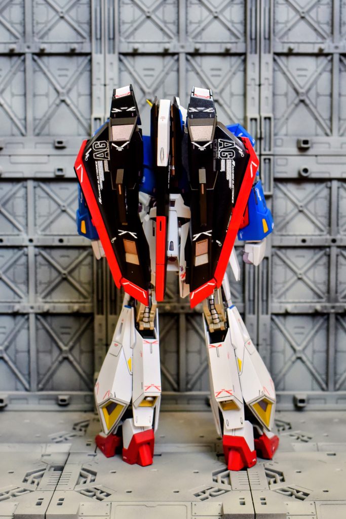 ゼータガンダムと言えばウェイブ・ライダー形態への変形ですが、塗装剥げが怖いので変形はさせません。